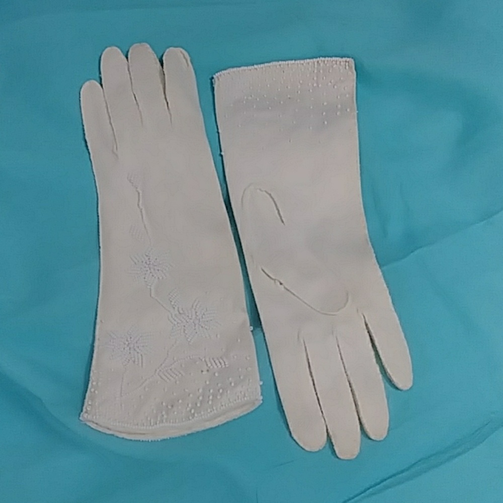 Vintage white gloves with bead detail